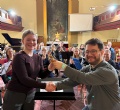 Korpsets yngste deltaker, Inga Benum, ble tildelt Vandrebamsen for 2026 av dirigent Aage Richard Meyer! Vi gratulerer!